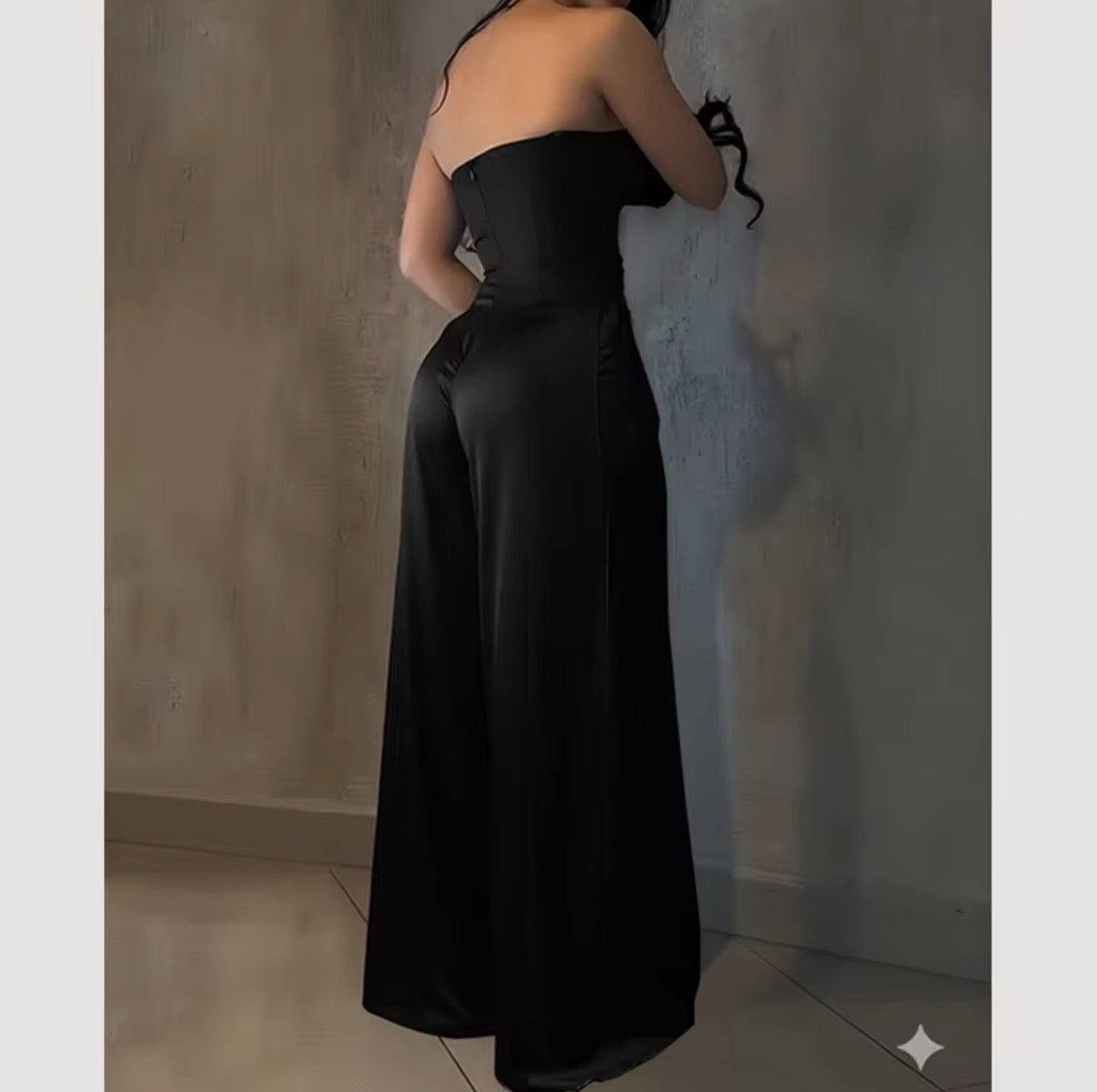 Mono informal de corte ajustado y pierna ancha con top tipo bandeau