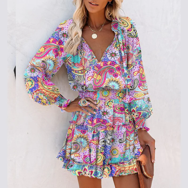 Vestido mini con escote en V, manga larga y volantes